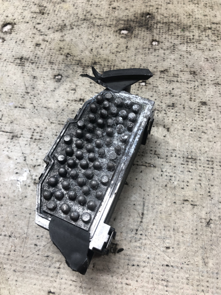 Rezistenta trepte aeroterma Volkswagen Passat CC - Motorina 2012, 3C0907521F