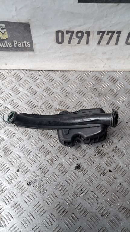 Rezonator aer Volvo XC60 an fab. 2010 motor 2.4 D5244T16 cod 30774691