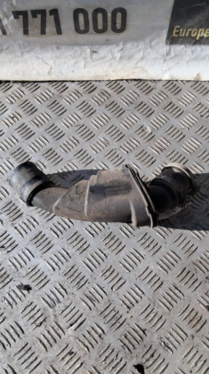 Rezonator aer VOLVO XC60 XC70 2.4 cod motor D5244T4 an 2009 cod 30778734