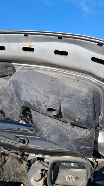 Rezonator capota Mercedes Vito W638 an fabricatie 2002 cod A6388310105