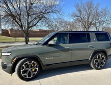 Rivian R1S de vanzare