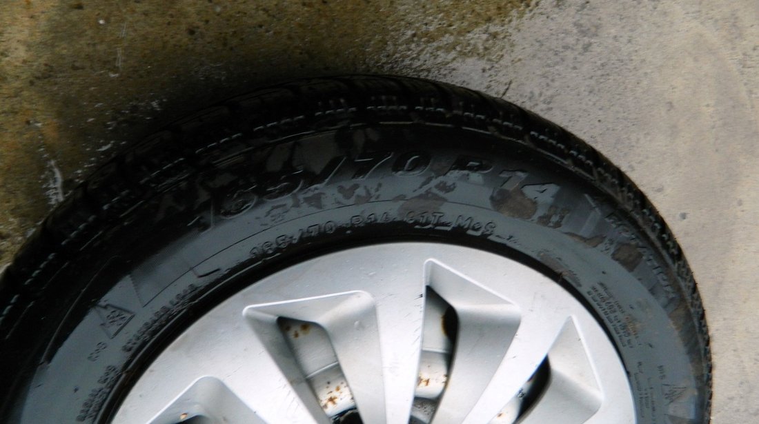 Roata iarna Dacia Solenza 2 165 70 R14 Anvelopa Pirelli