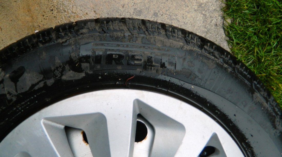 Roata iarna Dacia Solenza 2 165 70 R14 Anvelopa Pirelli