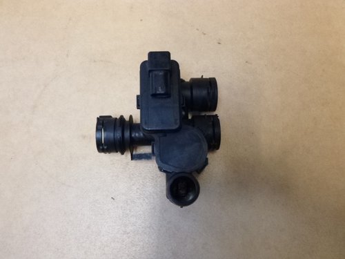 Robinet caldura Mercedes CLS W219 A2118320584