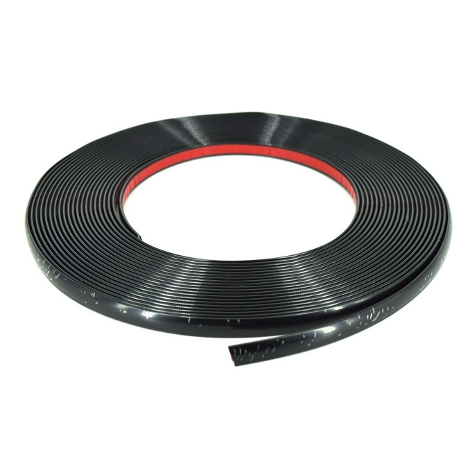 Rola Ornament Negru Protectie Usa Cu Adeziv 8MM X 15M