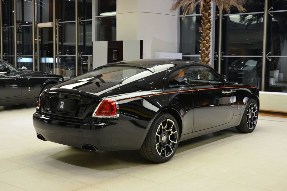 Rolls-Royce cu interior portocaliu