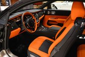 Rolls-Royce cu interior portocaliu