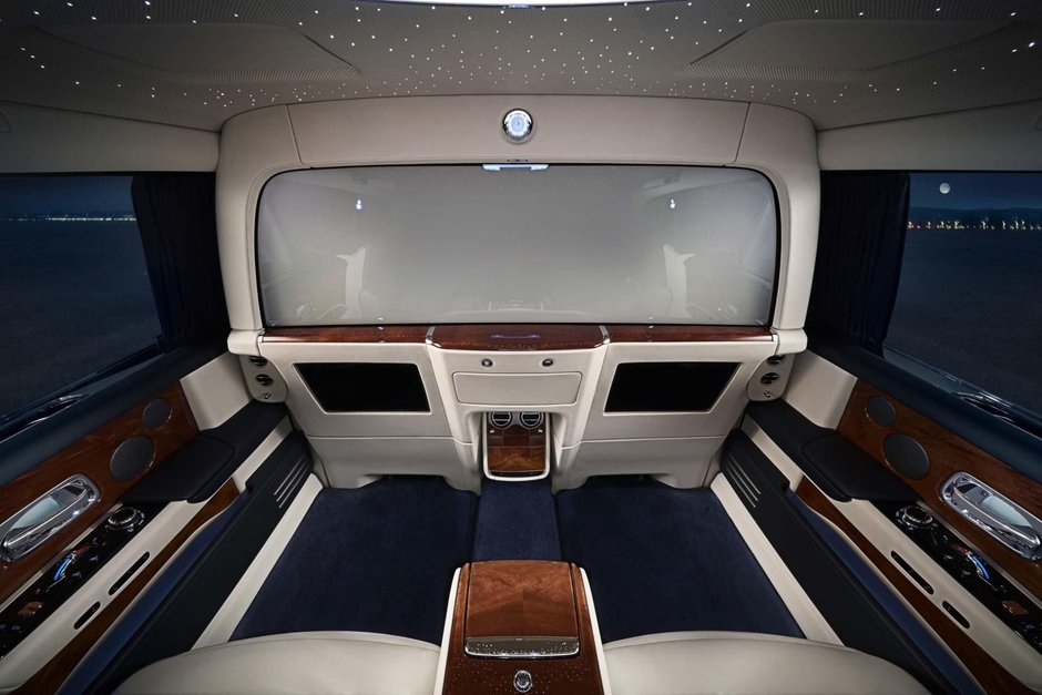 Rolls-Royce EWB cu Privacy Suite