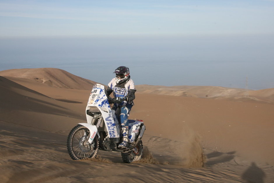 Romanii au terminat cu brio prima saptamana de Dakar 2011