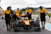 Rosemary Smith intr-un monopost de Formula 1 Renault