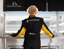 Rosemary Smith intr-un monopost de Formula 1 Renault