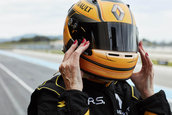 Rosemary Smith intr-un monopost de Formula 1 Renault