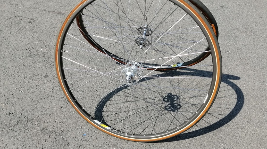 Roti cursiera 28" Cercuri si Butuci cu Flansa mare Campagnolo