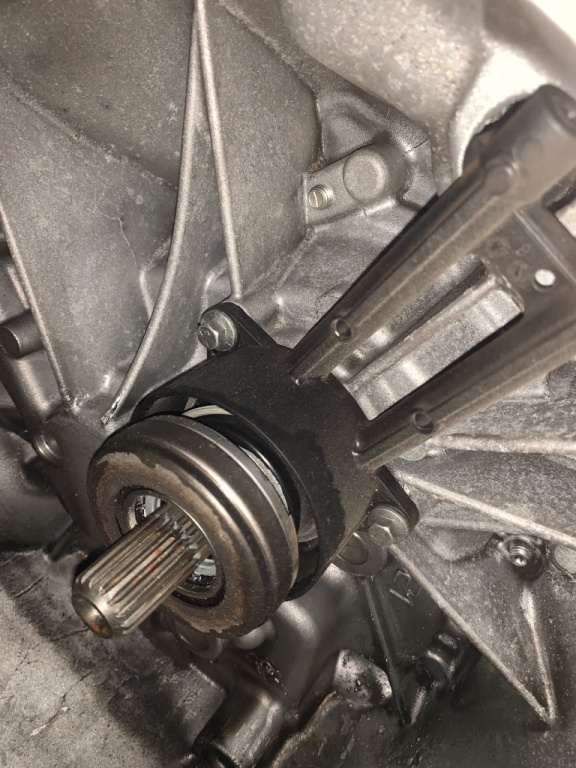 Rulment presiune ambreiaj Ford Fiesta 6 [facelift] [2013 - 2020] Hatchback 5-usi 1.0 EcoBoost MT (100 hp) SFJC, SFJB, SFJA, SFJD