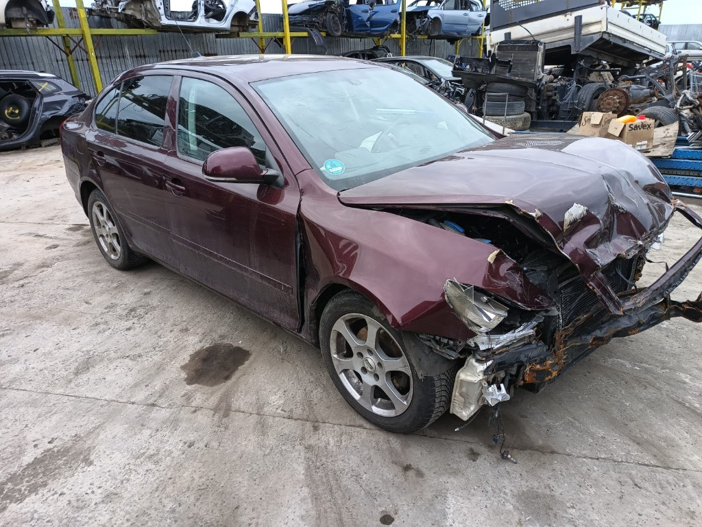 Rulou polita portbagaj Skoda Octavia 2 2010 berlina 1.6 tdi CAYC
