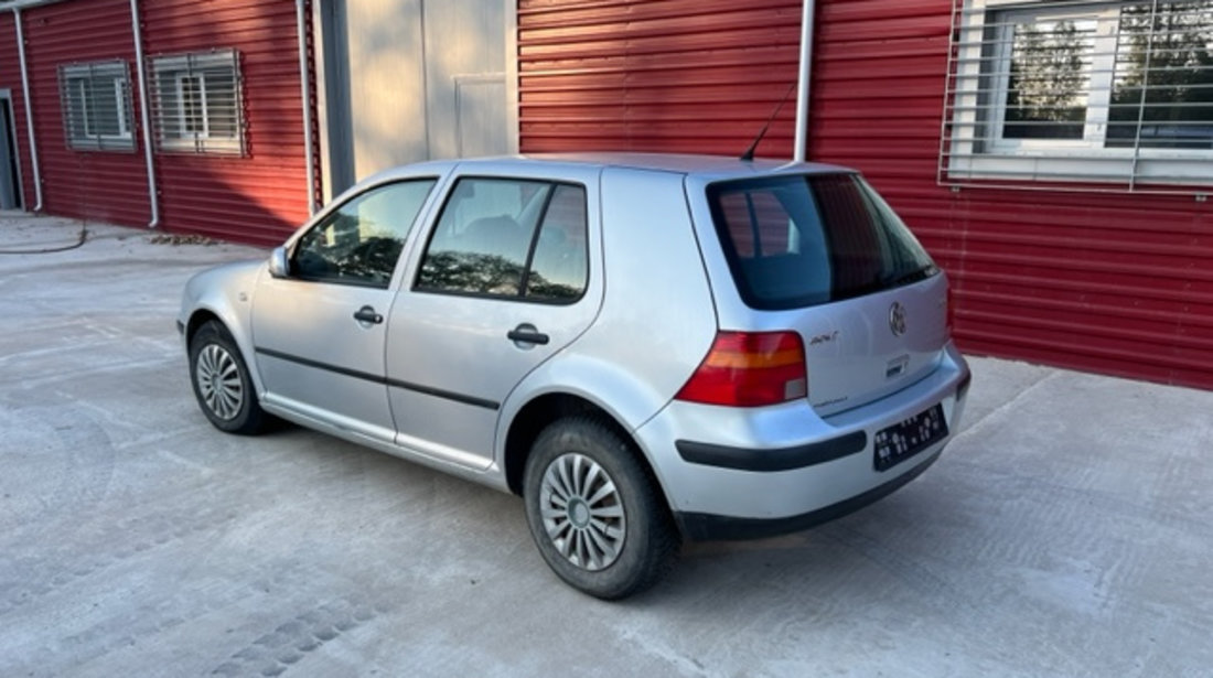 Rulou polita portbagaj Volkswagen Golf 4 2001 Hatchback 1.4 benzina
