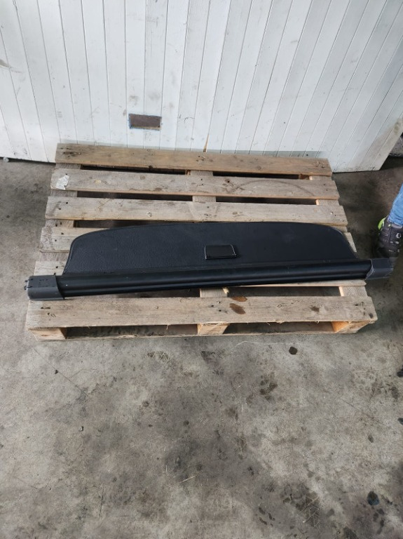 Rulou portbagaj Vw Passat B6 2.0 Tdi an de fabricatie 2010 Cod : 3C9867871