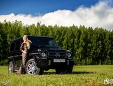 Rusoaica sexy si Mercedes-ul G63 AMG