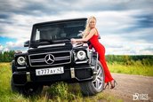 Rusoaica sexy si Mercedes-ul G63 AMG