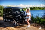 Rusoaica sexy si Mercedes-ul G63 AMG