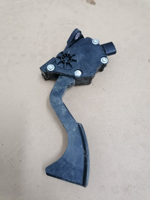 RV4102 PEDALA ACCELERATIE ELECTRONICA VOLAN STANGA EUROPA TOYOTA RAV 4 IV 2013 2014 2015 2016 2017 2...