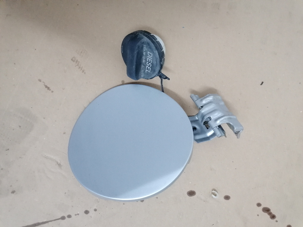 RV4111 CAPAC USITA REZERVOR + BUSON TOYOTA RAV 4 IV 2013 2014 2015 2016