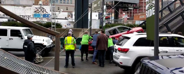 S-a facut de miru' lumii! Cel mai nou Jeep Compass nu a putut sa urce o panta improvizata