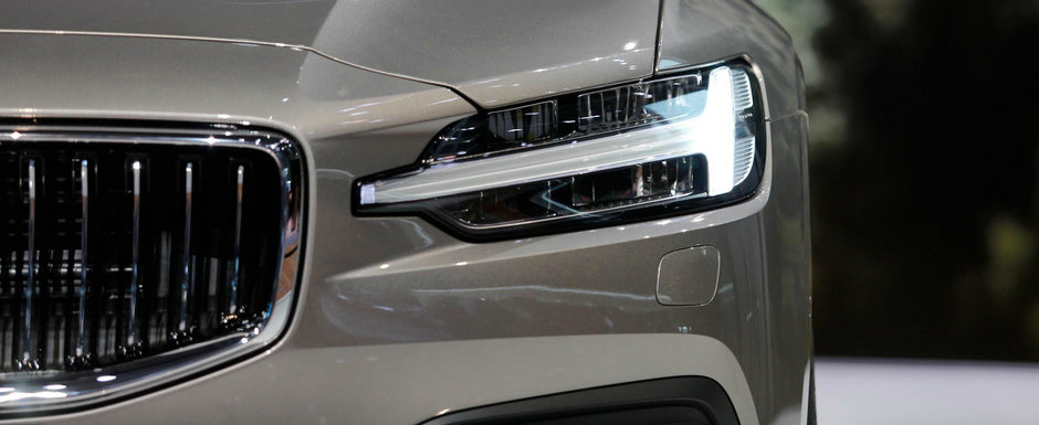 S-a lansat si pe piata din Romania! Noua masina de lux concureaza cu Audi A4, BMW Seria 3 si Mercedes C-Class S-a lansat si pe piata din Romania! Noua masina de lux concureaza cu Audi A4, BMW Seria 3 si Mercedes C-Class