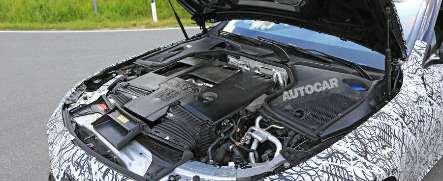 S-a stricat la semafor, asa ca paparazzii au sarit pe el. Acum avem primele imagini cu motorul noului E63 AMG S-a stricat la semafor, asa ca paparazzii au sarit pe el. Acum avem primele imagini cu motorul noului E63 AMG