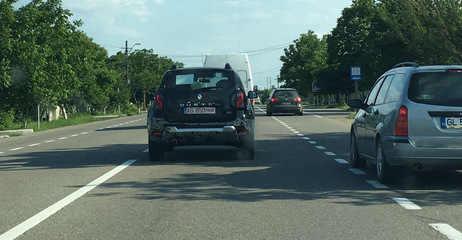 Sa fie oare noua generatie de Duster? Dacia testeaza un Duster cu motor 2.0 pe soselele din Romania Sa fie oare noua generatie de Duster? Dacia testeaza un Duster cu motor 2.0 pe soselele din Romania