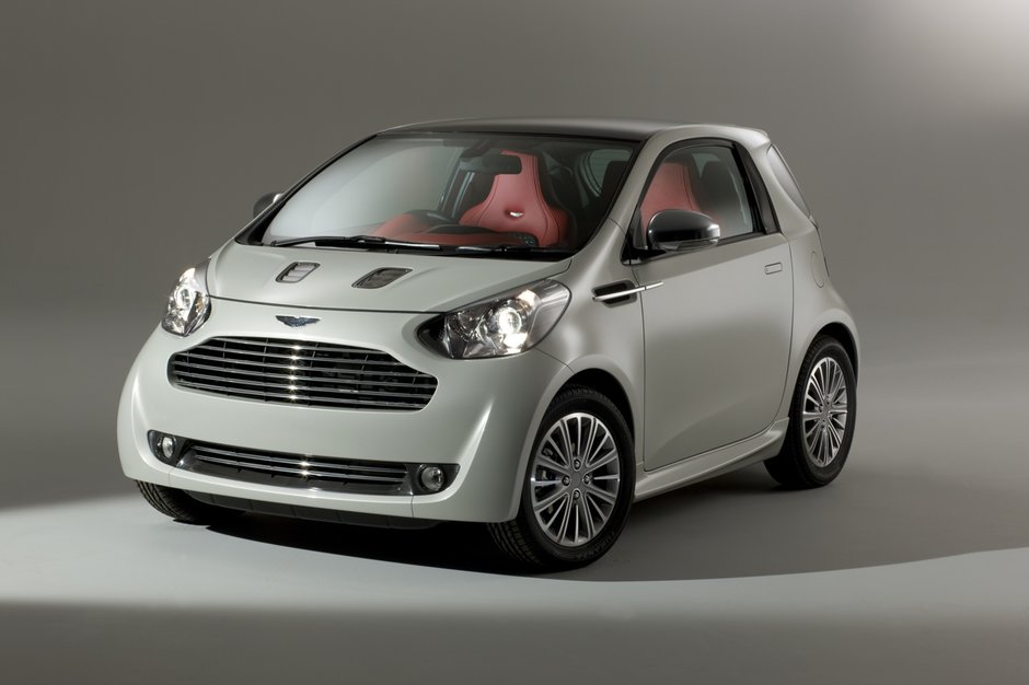 Sa radem cu Benny Hill - Aston Martin Cygnet costa 38.000 Euro!