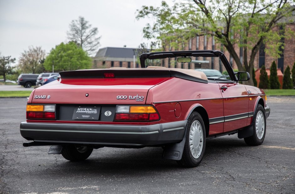 Saab 900 Turbo Convertible cu 395 de kilometri la bord