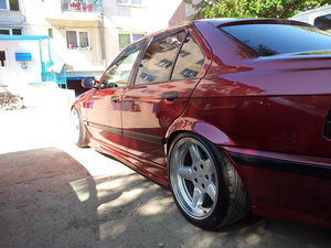 Sal. Cine are de vanzare un e36 pisicuta ingrijita???? Ceva  cum sunt urmatoarele poze ????