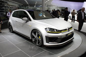 Salonul Auto de la Beijing 2014: VW Golf R400 Concept