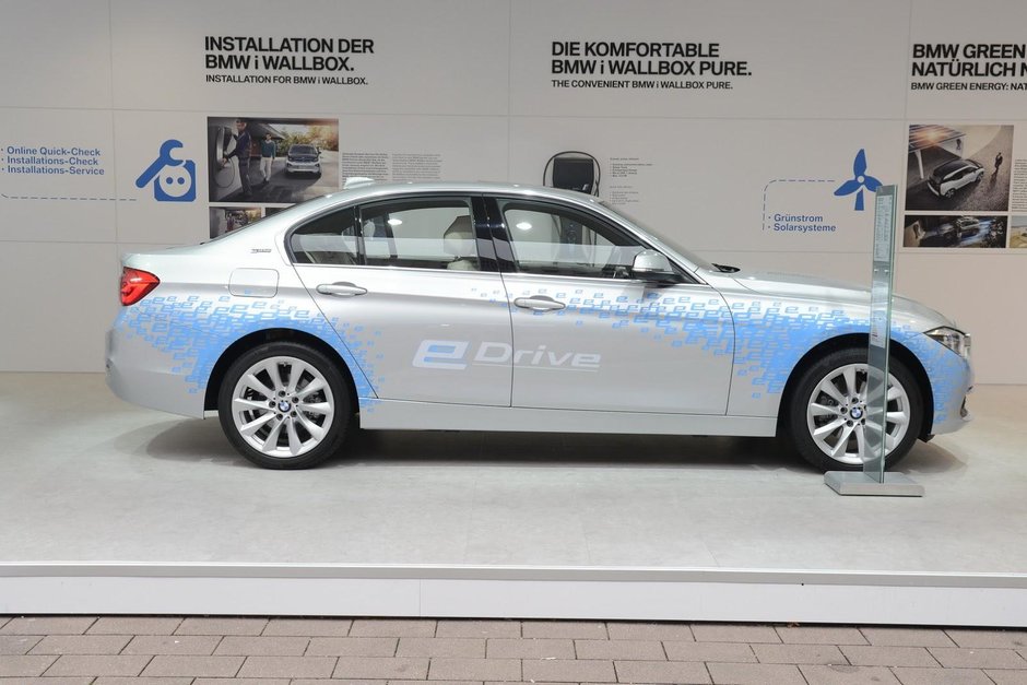 Salonul Auto de la Frankfurt 2015: BMW 330e