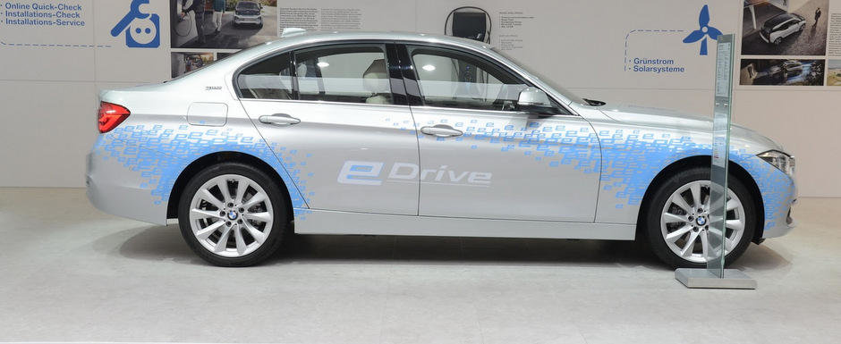 Salonul Auto de la Frankfurt 2015: Noul BMW 330e, imagini reale Salonul Auto de la Frankfurt 2015: Noul BMW 330e, imagini reale