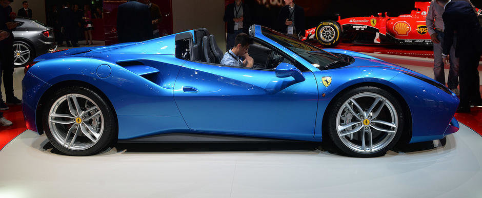 Salonul Auto de la Frankfurt 2015: Noul Ferrari 488 Spider, imagini reale