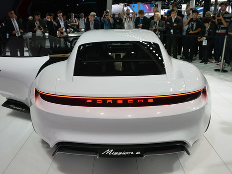 Salonul Auto de la Frankfurt 2015: Porsche Mission E Concept