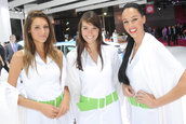 Salonul Auto de la Paris 2012: Prezentele feminine care dau savoare show-ului