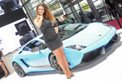 Salonul Auto de la Paris 2012: Prezentele feminine care dau savoare show-ului