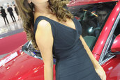 Salonul Auto de la Paris 2012: Prezentele feminine care dau savoare show-ului