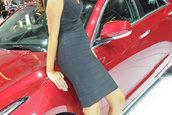 Salonul Auto de la Paris 2012: Prezentele feminine care dau savoare show-ului