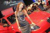 Salonul Auto de la Paris 2012: Prezentele feminine care dau savoare show-ului