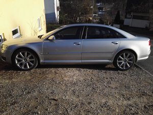 Salut! Mi-am cumparat de curand un Audi A8L ,4.2TDI . Cat ma costa sa o fac toata cu folie neagra matt?