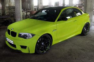 Salutare baieti.Am si un bmw seria 1 din 2012 sport 2 usi,mar interesa dak stiti cat mar costa o vopsea pe verde mat ?