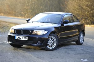 Salutare baieti.Am si un bmw seria 1 din 2012 sport 2 usi,mar interesa dak stiti cat mar costa o vopsea pe verde mat ?