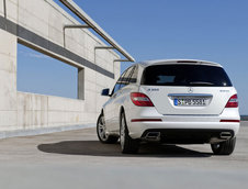 Salvati balenele: Facelift pentru Mercedes R-Class