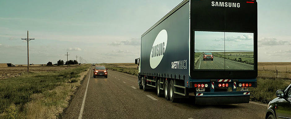 Samsung are solutia ca sa depasesti un TIR in deplina siguranta Samsung are solutia ca sa depasesti un TIR in deplina siguranta