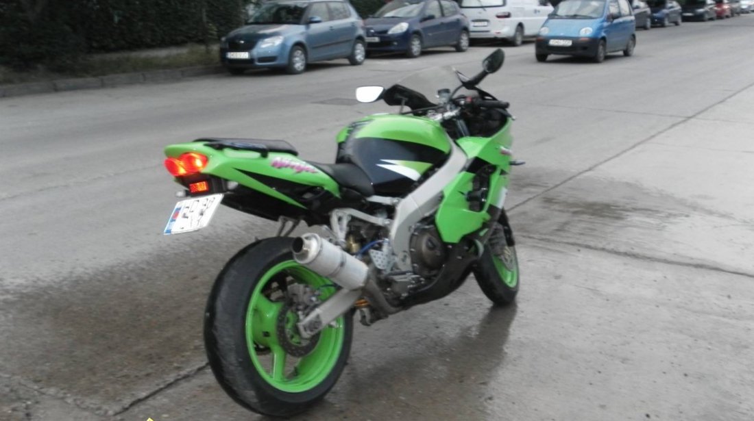 Sau schimb cu auto kawasaki zx9r 2000