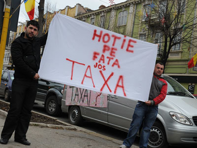 Scaderea taxei auto se amanda pana la toamna. Nesimtire sau necesitate? Scaderea taxei auto se amanda pana la toamna. Nesimtire sau necesitate?